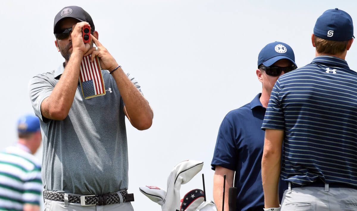 do pga tour caddies use rangefinders